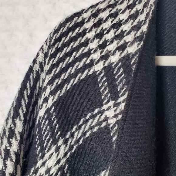 Anne Klein Houndstooth Cape - Picture 3 of 6